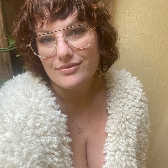 Meet your Posher, Maxine - Picture 2 of 2